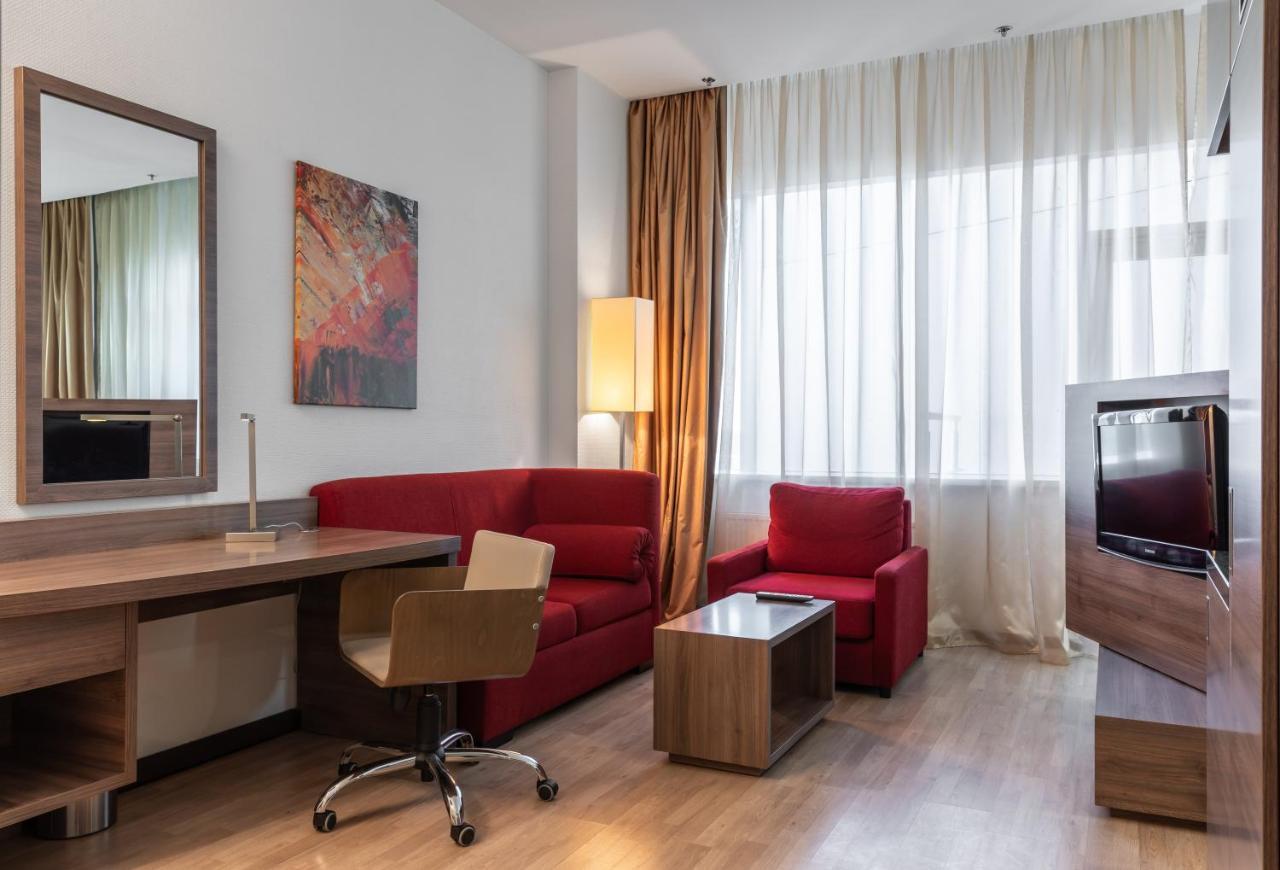 Ramada Encore Kiev Exteriör bild