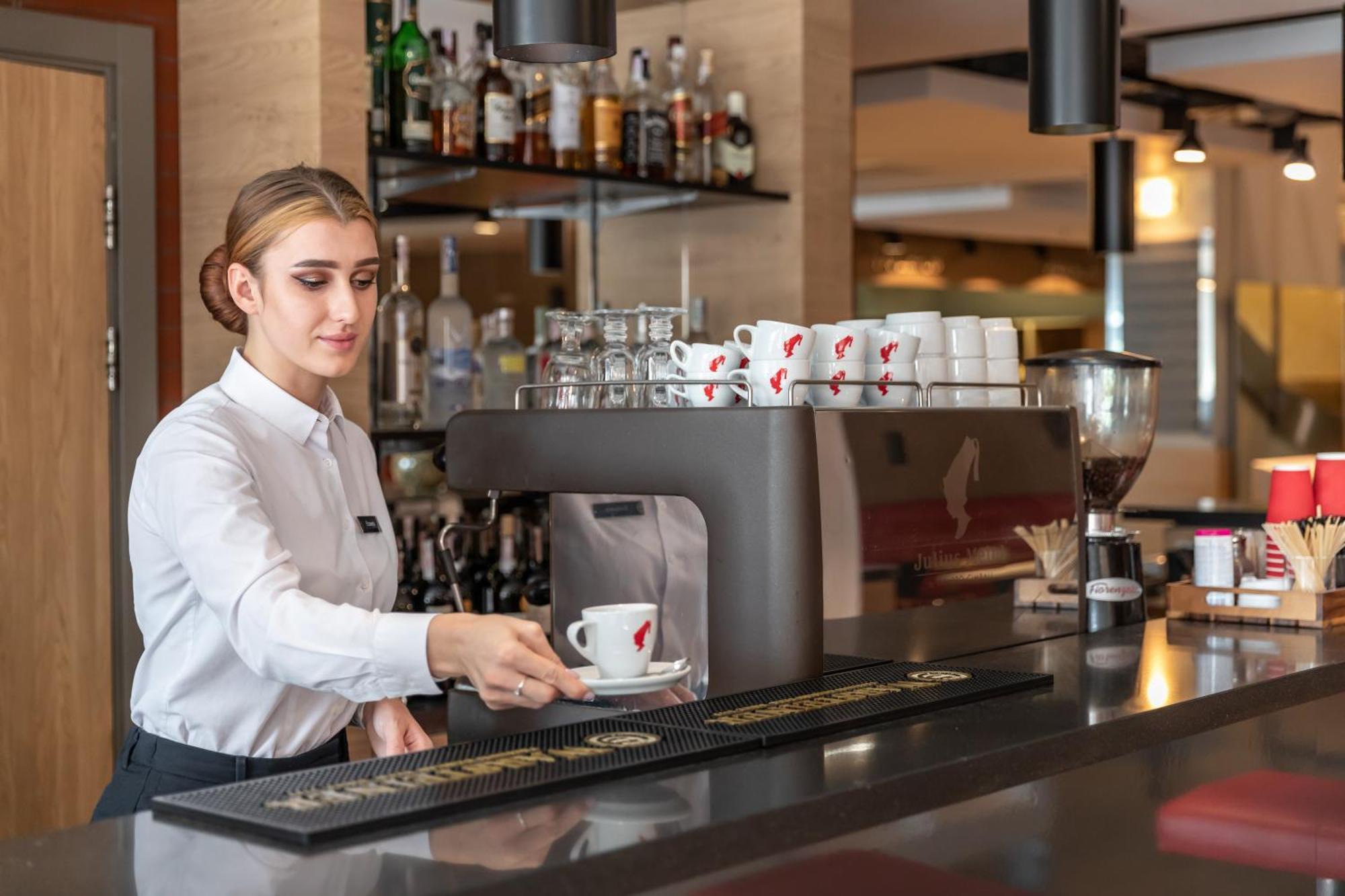 Ramada Encore Kiev Exteriör bild